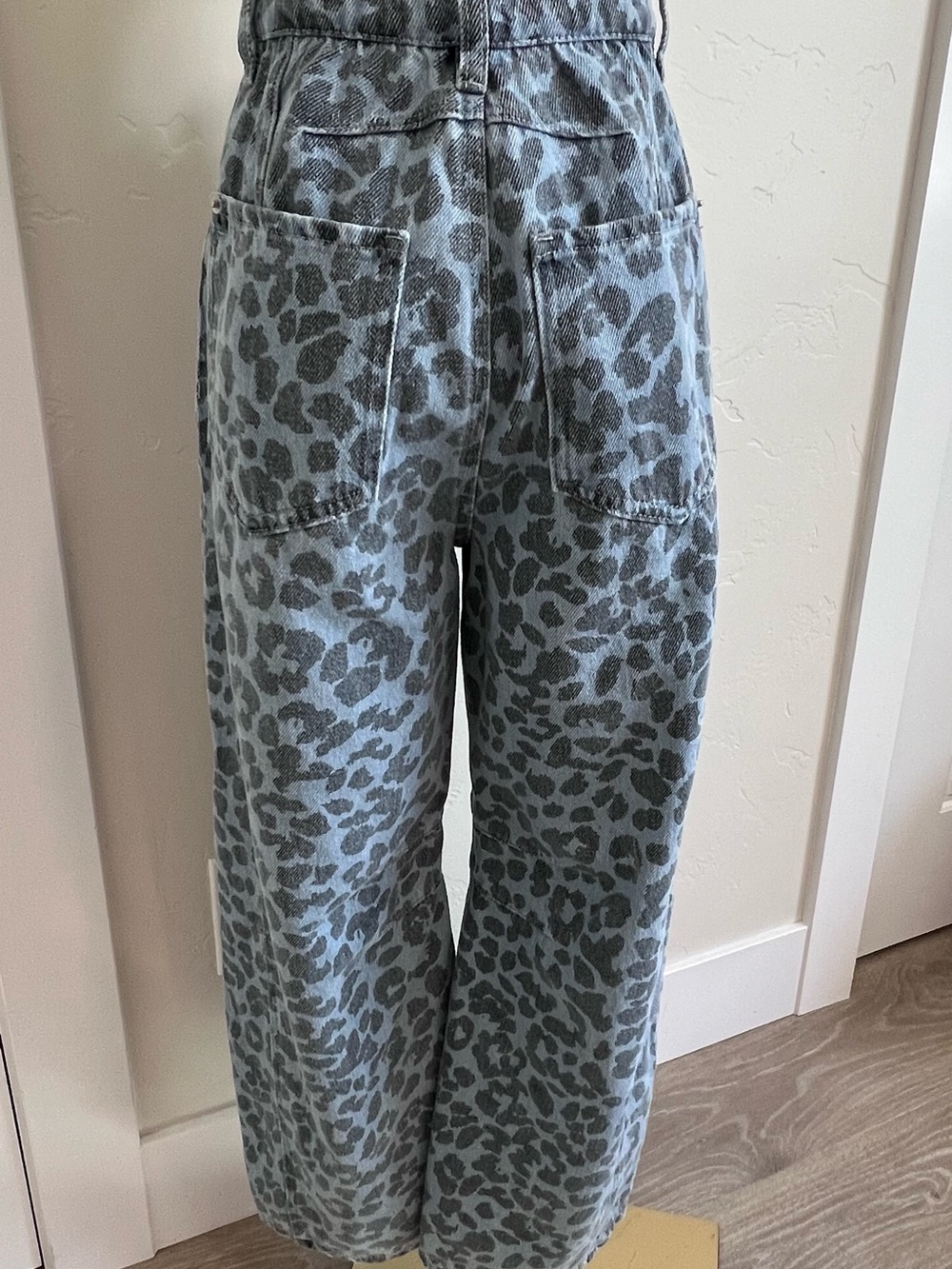 entro Light Blue Leopard-Print Wide Leg Pants - Picture 4 of 5